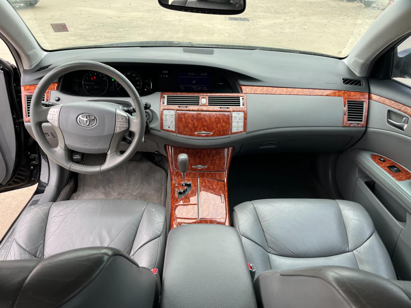 2006 Black /TAN Toyota Avalon Limited (4T1BK36B66U) with an 3.5L V6 DOHC 24V engine, 5-Speed Automatic Overdrive transmission, located at 14700 Tomball Parkway 249, Houston, TX, 77086, (281) 444-2200, 29.928619, -95.504074 - Photo#10